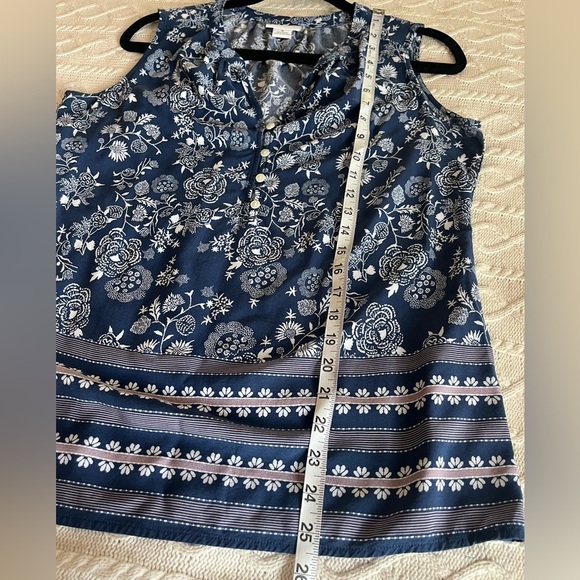 Liz Claiborne Rayon Sleeveless Blue Patterned Blouse Women’s Size Medium - Picture 11 of 12